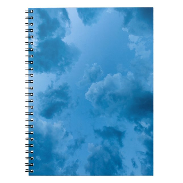 Cuaderno Vista de ángulo bajo de las nubes azules (Frente)