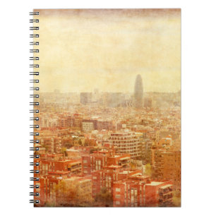 Cuaderno Vista de Barcelona en estilo grunge y retro.