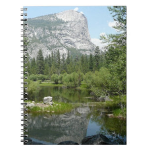 Cuaderno Vista del lago Mirror en el Parque Nacional Yosemi