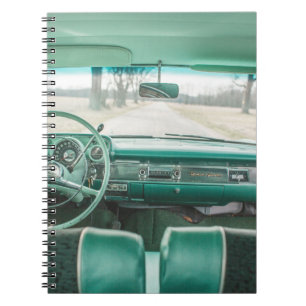 CUADERNO VISTA INTERIOR DEL VEHÍCULO EN LA CARRETERA