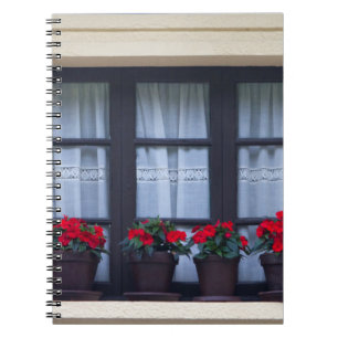 Cuaderno Viviendas con flores en ventanas