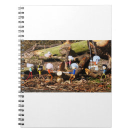 Cuaderno Werkende Fubby's in hun houtzagerij.