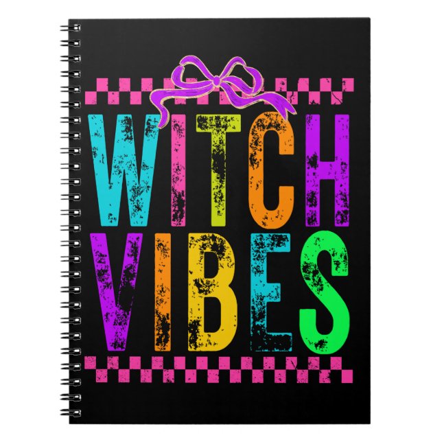 Cuaderno Witch Vibes Halloween Neon Checkered Bow (Frente)