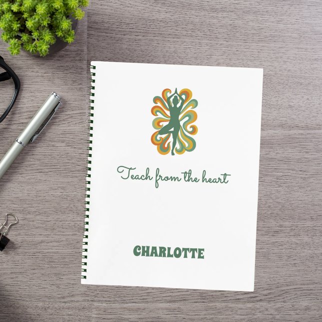 Cuaderno Yoga pose swirls green orange name slogan retro (Subido por el creador)