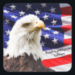 Cuadrada Bandera estadounidense y Pegatina personalizado de<br><div class="desc">Personalízalo con tus detalles. ¡Edite el tipo de letra,  el tamaño de la fuente y el color y la ubicación del texto!</div>