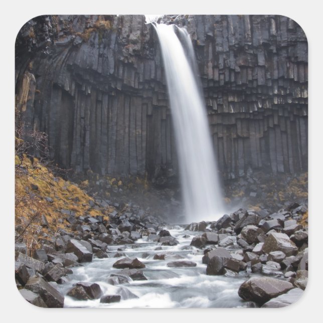 Cuadrada Cascada de Svartifoss en pegatina de Islandia (Anverso)