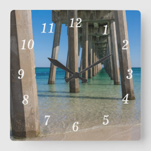 Cuadrado Bajo el reloj del muelle de Pensacola Beach