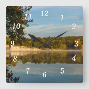 Cuadrado Brillo Del Reloj Del Muro De Otoño