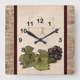 Cuadrado copas elegantes con el reloj de la uva