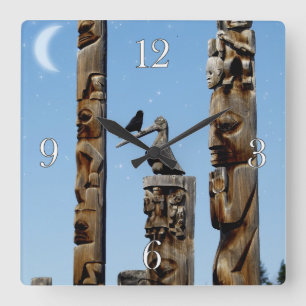 Cuadrado Crow & Totem Poles Reloj de arte nativo americano