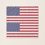 Cuadrado de bufanda con bandera de los Estados Uni<br><div class="desc">Añada un toque vibrante de espíritu americano a su armario con nuestro exclusivo pañuelo cuadrado con la bandera de los Estados Unidos. Diseñado con meticulosa atención a los detalles, este pañuelo cuadrado es más que sólo un accesorio de moda; es una celebración del legado estadounidense y el orgullo cultural. El...</div>