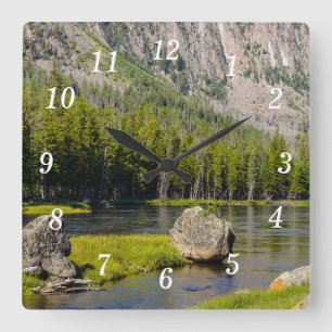 Cuadrado Piedra En El Reloj Del Muro Del Río Madison