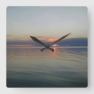 Cuadrado Puesta del sol sobre el reloj de agua