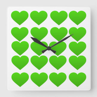 Cuadrado reloj con corazones verdes