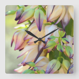 Cuadrado reloj de flores de yuca