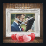 Cuadrado Reloj de foto de aniversario de bodas elegante 1<br><div class="desc">¡Celebra tu amor con este hermoso reloj de pared de foto personalizada! Con un fondo de panel de madera clásico, marco blanco ornamentado, gráficos de corazón romántico y nombres y fecha personalizados, es el recuerdo perfecto para tu primer aniversario de bodas. Personaliza con tu foto favorita, nombres y fecha para...</div>