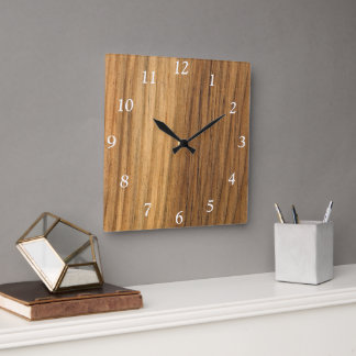 Cuadrado Reloj de madera de granero finalizado