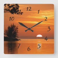 Reloj grande del occidente del atardecer