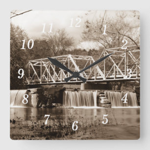 Cuadrado Represa En El Reloj Del Muro De Finley River Sepia
