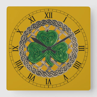Cuadrado Shamrock y nudos celtas dorados reloj numérico rom