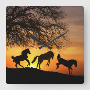 Cuadrado Un reloj de caballos divertido y caprichoso