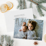 cuanto más alegre sea la tarjeta de anuncio de nac<br><div class="desc">Tarjeta de anuncio de nacimiento de vacaciones,  diseño de escritura blanca con una hermosa foto de recién nacido,  la imagen y el detalle de texto de esta tarjeta se pueden personalizar.</div>