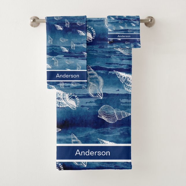 Cuarto de baño de conchas náuticas blancas de la M (In situ)