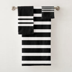Cuarto de baño de rayas blancas y negras