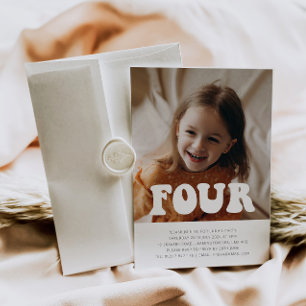 Cuatro - Invitación al cumpleaños de Groovy Photo