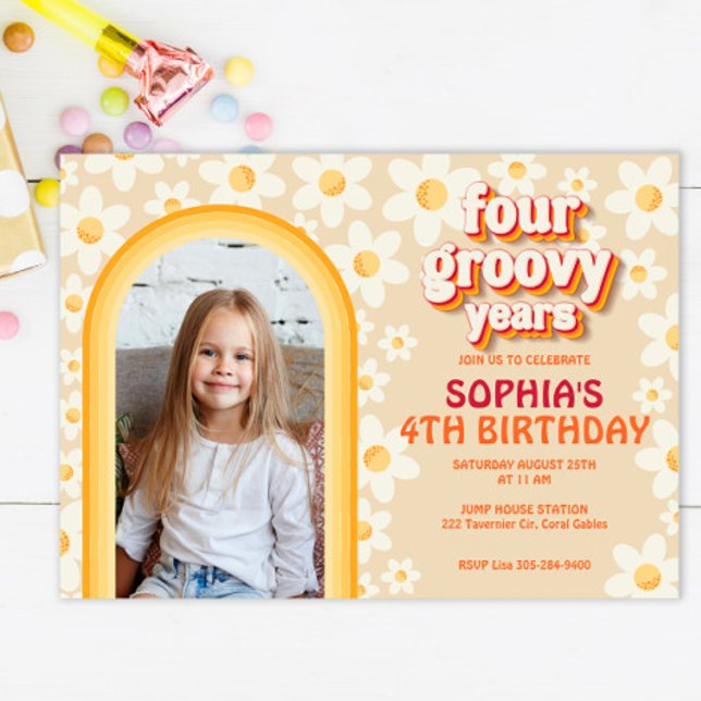Cuatro invitaciones de cumpleaños de Groovy | Retr (Subido por el creador)