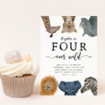 Cuatro invitaciones de cumpleaños salvajes | Fiest<br><div class="desc">Invitación a la fiesta de cuarto cumpleaños de animales de safari de niños amables y divertidos,  con ilustracion de animales de safari de jirafa,  leopardo de las nieves,  rinoceronte,  león,  elefante y cebra. El texto dice "XX es CUATRO siempre salvajes".</div>