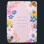 Cubierta De iPad Air Adquiera el cambio<br><div class="desc">Adorable diseño de abejas y jardineras en colores vivos con la frase "abeja el cambio que deseas ver".</div>