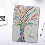 Cubierta De iPad Air Árbol personalizado<br><div class="desc">Esta cubierta del iPad está decorada con un árbol de mosaicos en los colores del arcoiris. Personalizable fácilmente con tu nombre. Utilice la opción Personalizar adicional para cambiar el tamaño, estilo o color del texto si lo desea. Porque creamos nuestra propia obra de arte no encontrarás esta imagen exacta de...</div>