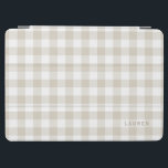 Cubierta De iPad Air Cheque de búfalo beige de granja Monogramado<br><div class="desc">portada inteligente para iPad diseñada por personalizados que presenta un diseño de plataforma de búfalo beige/gingham/check con nombre/monograma personalizado.</div>