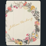 Cubierta De iPad Autumt Floral Wreath Yellow Green con nombre<br><div class="desc">Esta elegante cubierta para el iPad personalizado cuenta con una hermosa corona de vegetación floral de otoño en una encantadora paleta de otoño de amarillo mostaza,  verde salvia y rubor. Personalízalo con tu nombre en letras de guiones. Gran idea de regalo.</div>