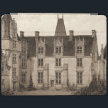 Cubierta De iPad Castillo francés francés hermoso en tonos de la<br><div class="desc">El vencedor pequeno le trae este los chateaux franceses hermosos, capturados en tonos agradables de la sepia. Esta casa señorial majestuosa era la residencia de la nobleza francesa, y el filtro de la sepia pone en evidencia la majestad de este edificio. ¡Traiga una cierta nobleza en su hogar con esta...</div>