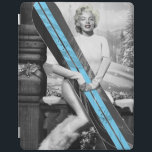 Cubierta De iPad La snowboard de Marilyn<br><div class="desc">HCI,  INC. EL %PIPE% PRODUCIDO DEBAJO DE LICENCIA DE ARTISTA,  PUBLICADO Y DISTRIBUIDO POR LOS GRÁFICOS DE JADEI,  TODOS LOS DERECHOS RESERVADOS</div>