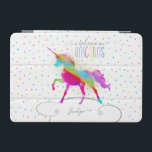Cubierta De iPad Mini Añada el unicornio personalizado nombre del arco<br><div class="desc">Un unicornio del arco iris en un cielo de lunares y del purpurina… el regalo perfecto para un chica especial que cree en magia y unicornios.</div>