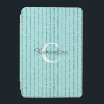 Cubierta De iPad Mini Divertido Verde azulado Turquesa Azul Purpurina Ba<br><div class="desc">Fundición Verde azulada Bandas Purpurina azul turquesa Azul Bandas Monograma con franjas purpurinas de imitación azul verde azulado y espacio para su monograma y nombre personalizado. Fácil de personalizar con texto, fuentes y colores. Creado por el diseñador Zazzle pro BK Thompson © exclusivamente para Cedar y String; por favor contáctenos...</div>