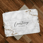 Cubierta De iPad Mini Elegante Marble Faux Gold Purpurina Caligrafía Nom<br><div class="desc">Elegante mini funda para iPad con fondo purpurina de mármol y oro falso y fuente moderna de caligrafía para su nombre o iniciales. La cubierta del iPad incluye espacio para agregar su nombre o monograma, incluso puede agregar su logotipo si utiliza este funda de tablet para su negocio. Este moderno...</div>