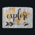 Cubierta De iPad Mini Explorador joven V<br><div class="desc">Un diseño lindo con una frase de texto dorada y un mapa dorado del mundo sobre un fondo de tabla gris. Artista: Studio W</div>