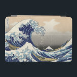 Cubierta De iPad Mini La gran ola | Inicial<br><div class="desc">Diseño de monograma moderno con la famosa pintura de la Gran Ola de Hokusai. Agregue la redacción de su personalizado a este diseño utilizando los cuadros "Editar esta plantilla de diseño" situados en la parte derecha del elemento, o haga clic en el botón azul "Personalizar" para organizar el texto, cambiar...</div>