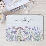 Cubierta De iPad Mini Monograma Acuarela Púrpura Flor Silvestre Meadow<br><div class="desc">Eleva tu iPad Air con nuestra cubierta de margarita de flores silvestres color agua. Personalizar con su nombre en un guión elegante,  perfecto para los amantes de las flores silvestres y moradas que aprecian un toque de moda boho.</div>