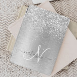 Cubierta De iPad Mini Monograma del Purpurina Metalizado cepillado de pl<br><div class="desc">Personaliza fácilmente este diseño de tapa de ipad de moda de moda con purpurina brillante de bonito plateado sobre fondo metálico cepillado plateado.</div>