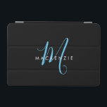 Cubierta De iPad Mini Monograma elegante moderno con guión azul del ciel<br><div class="desc">Elegante portada para iPad Mini con guión azul del cielo negro moderno. Un elegante monograma de escritura azul cielo combinado con una limpia fuente san-serif blanco,  le da un aspecto contemporáneo.</div>