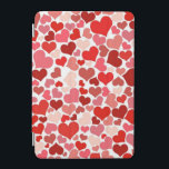 Cubierta De iPad Mini Mucho amor<br><div class="desc">Pequeños corazones rosados y rojos en un patrón de mosaico.</div>
