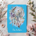 Cubierta De iPad Mini Mystical Dreamcatcher Fairy Blue<br><div class="desc">Esta funda mística del iPad tiene un encantador soñador con un hermoso hada, flores, plumas y un delicado follaje. Personalizado con tu nombre, este mágico funda seguro que tendrá una atmósfera tranquila para tu iPad. Puede cambiar el tipo de letra, el color del texto o el color de fondo si...</div>