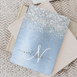 Cubierta De iPad Mini Nombre del monograma del Purpurina plateado Metali<br><div class="desc">Personaliza fácilmente este diseño de tapa de ipad de moda de moda con purpurina brillante de plata bonito sobre fondo metálico cepillado azul.</div>