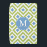 Cubierta De iPad Mini Patrón de Ikat de Diamante Verde Azul Monogramado<br><div class="desc">El diseño elegante y de moda presenta un patrón ikat de diamantes colorido y a la moda y se puede personalizar con su monograma,  inicial,  nombre o cualquier texto de su elección.</div>
