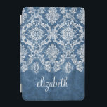 Cubierta De iPad Mini Patrón y nombre de damasco azul de zafiro<br><div class="desc">Un patrón vintage con un diseño de pizarra y encaje. Eche un vistazo a las flores y hojas.Un diseño moderno con colores y elegancia en tonos de joyas. Los elementos son más fáciles de personalizar cuando se reemplazan primero todo el texto y las fotos. Si su arte todavía necesita ser...</div>